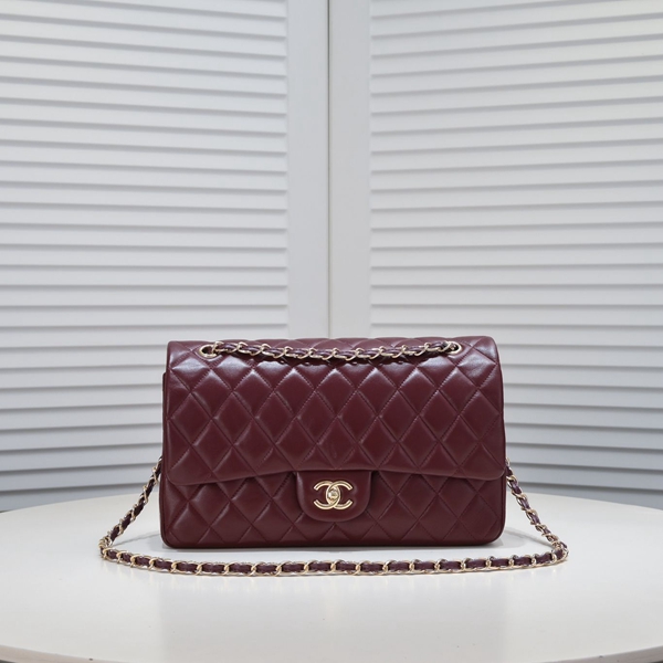 シャネルバッグ正面デザイン